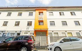 OYO 841 Metro Deluxe Residences